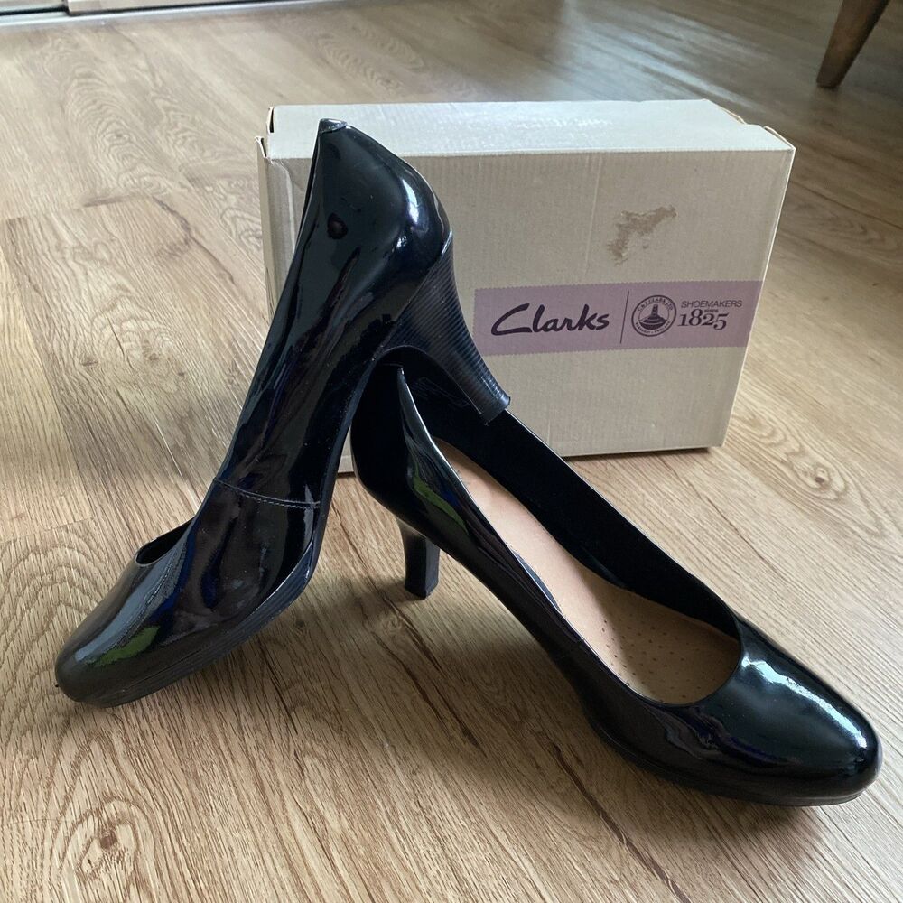 Clarks Carlita Cove Black Patent Pump Heels Sz 9 — Excellent Used Condition